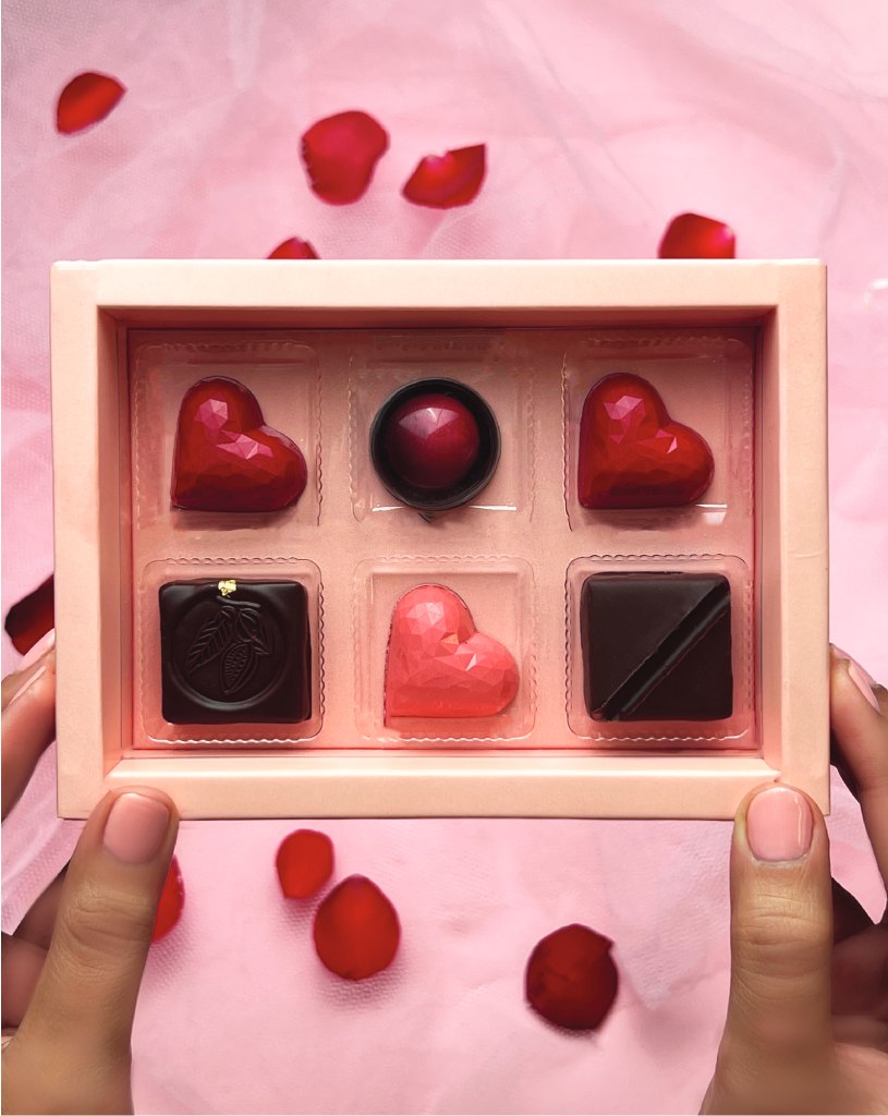 Box of 6 assorted Valentine bonbons and ganaches